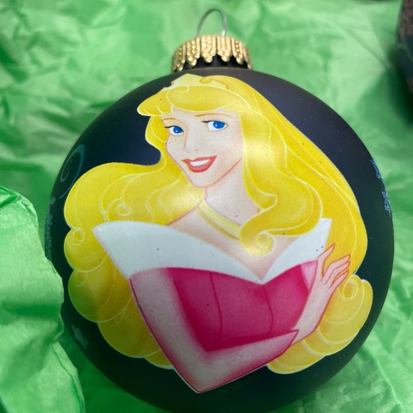 Christmas ornaments 4 Disney Collectable princes ornaments - Picture 2 of 9